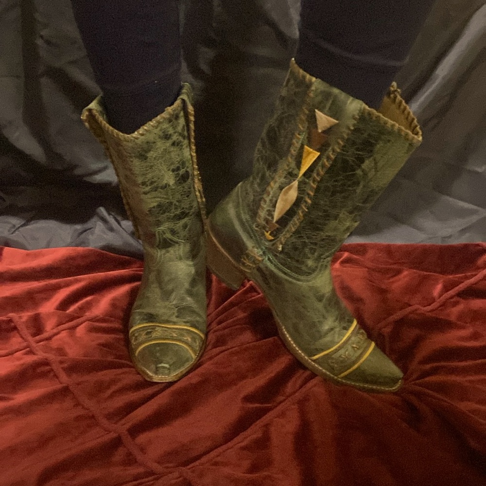 Boots Women’s Western. Johnny Ringo JR922-78T. Turquoise Arrow. Gently Worn